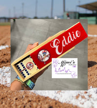 Cargar imagen en el visor de la galería, Yankees Inspired Tradicional Ivory Dominoes