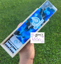 Cargar imagen en el visor de la galería, CM Plumbing Inspired Tradicional White Dominoes