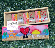 Cargar imagen en el visor de la galería, Inspirados en Un Verano Sin Ti Dominos (Arena de Puerto Rico)