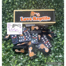 Lade das Bild in den Galerie-Viewer, Snake Inspired Dominoes