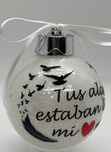 Cargar imagen en el visor de la galería, 3” White Individual Christmas Ornaments
