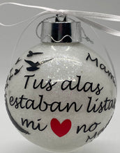 Cargar imagen en el visor de la galería, 3” White Individual Christmas Ornaments
